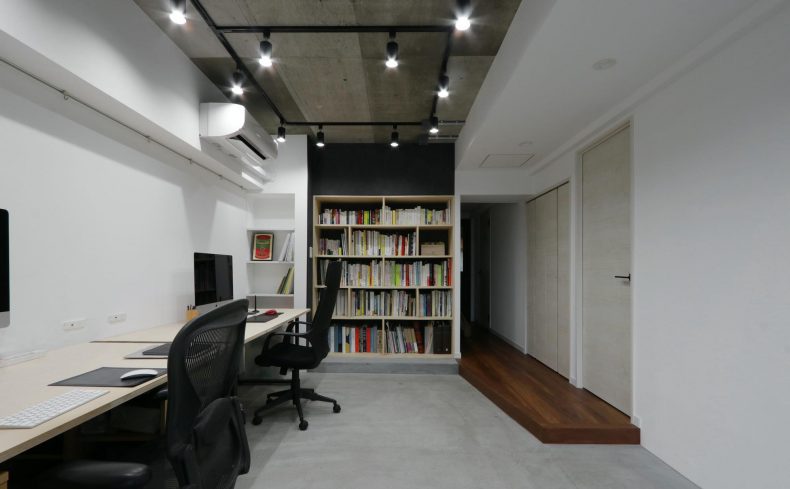 マンションリノベ事例  |  玄関土間と一体となったアトリエスペースのある暮らし