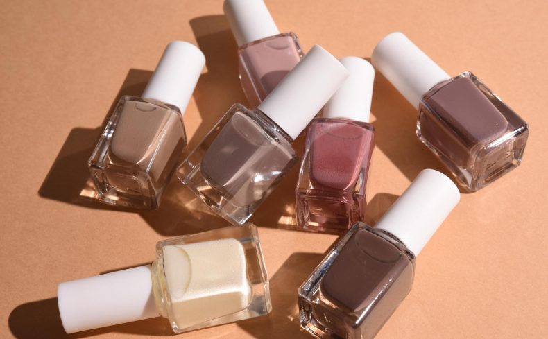 パーソナルカラー別おすすめネイルカラーでおしゃれを楽しもう