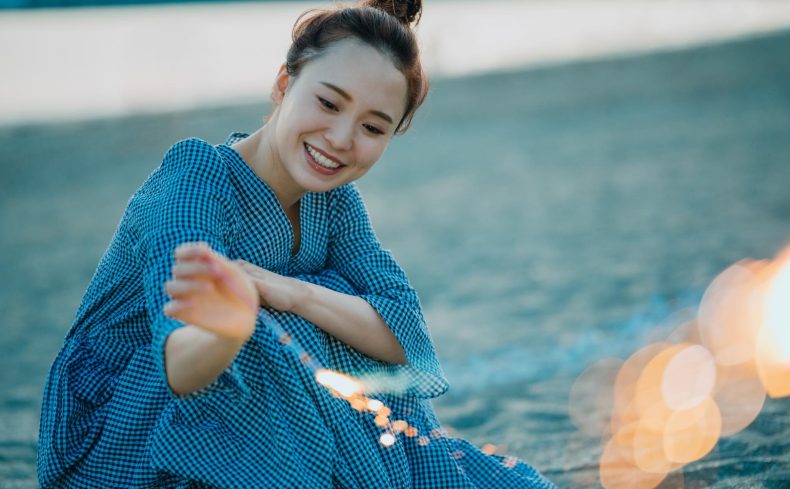 花火をお家で楽しもう！ こだわりの手持ち花火の紹介と用意すべき道具