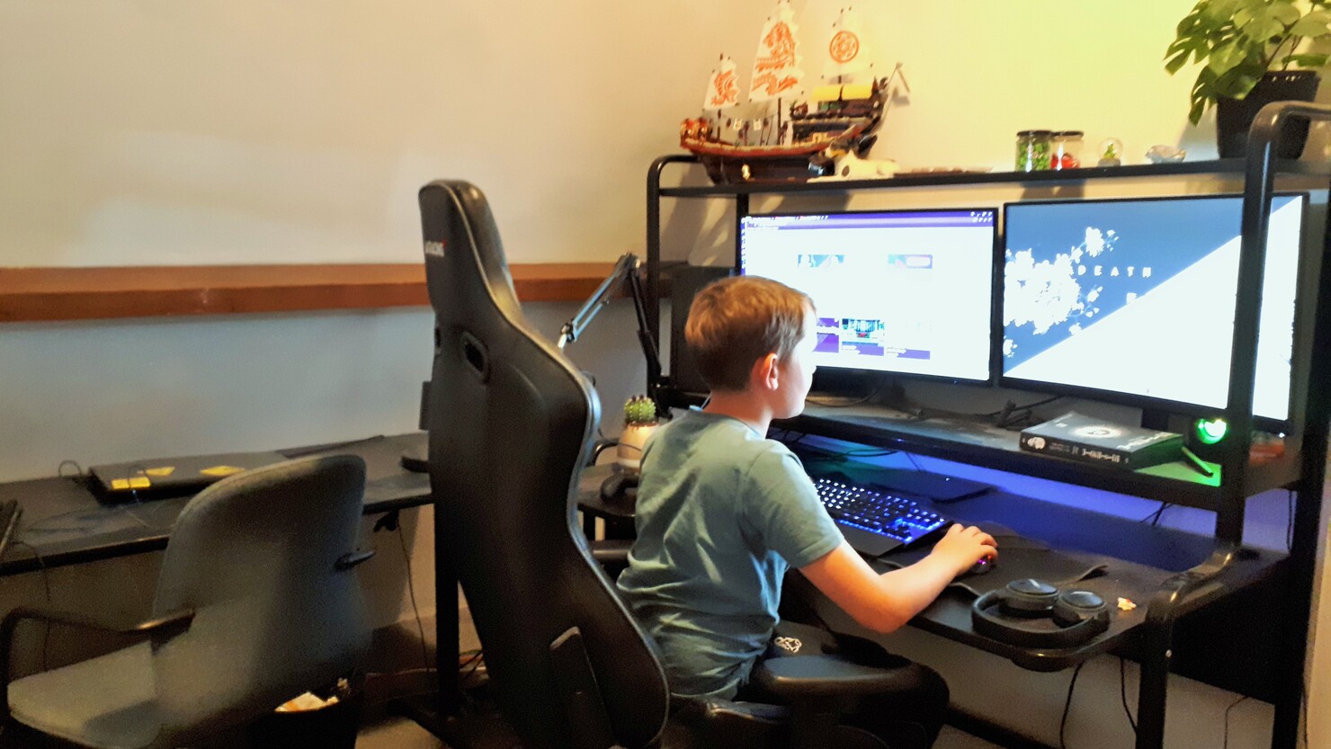 コンピューターゲーム好きの男の子の部屋。まさに自分の城！© Naoko Yamamoto