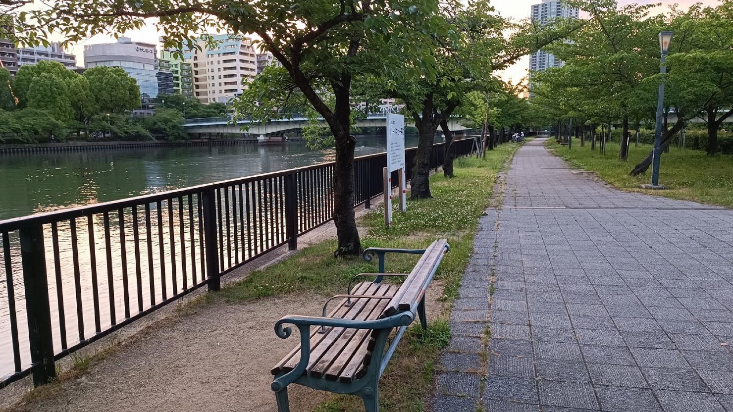 毛馬桜ノ宮公園のベンチ