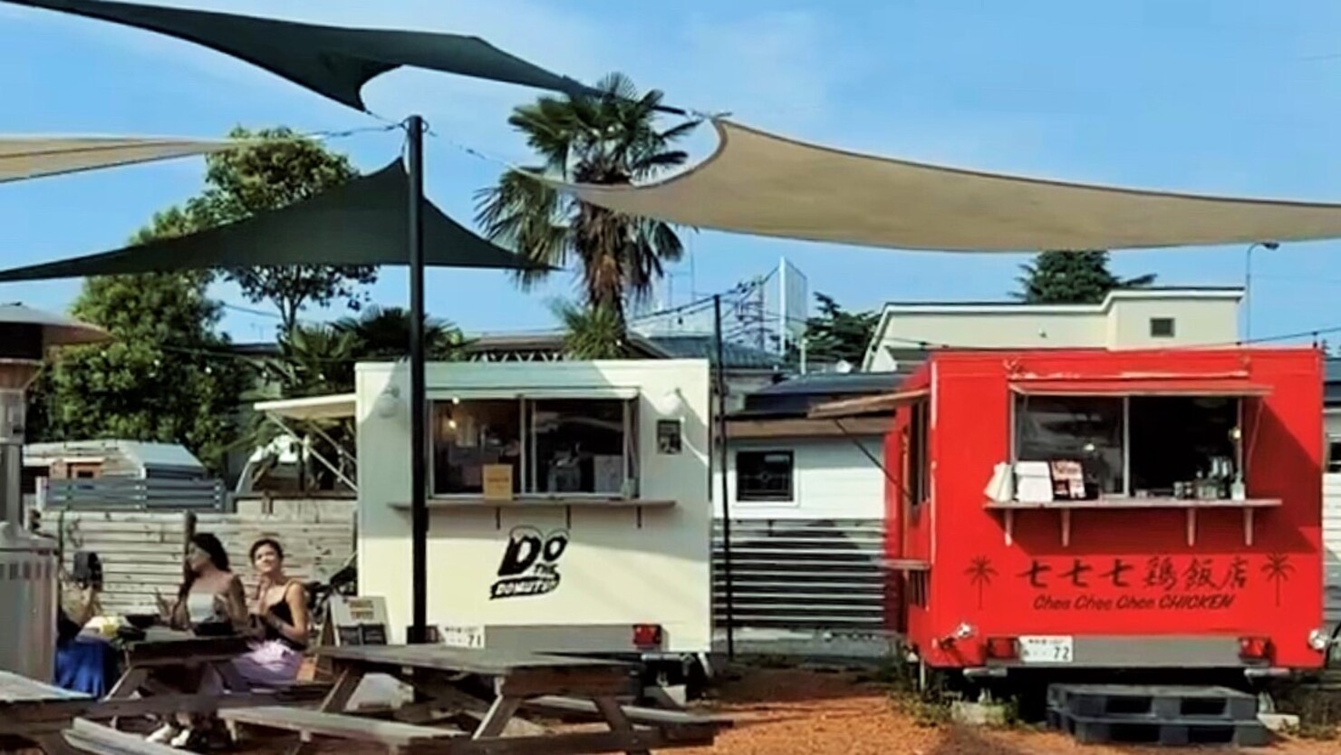 デルタイーストに並ぶキッチンカー　© 愛莉