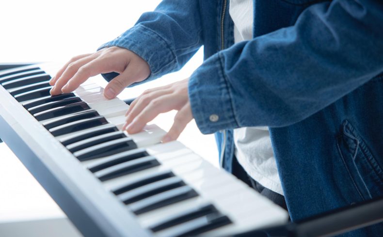 大人から始める「ピアノ」。趣味として楽しむメリットと魅力をご紹介