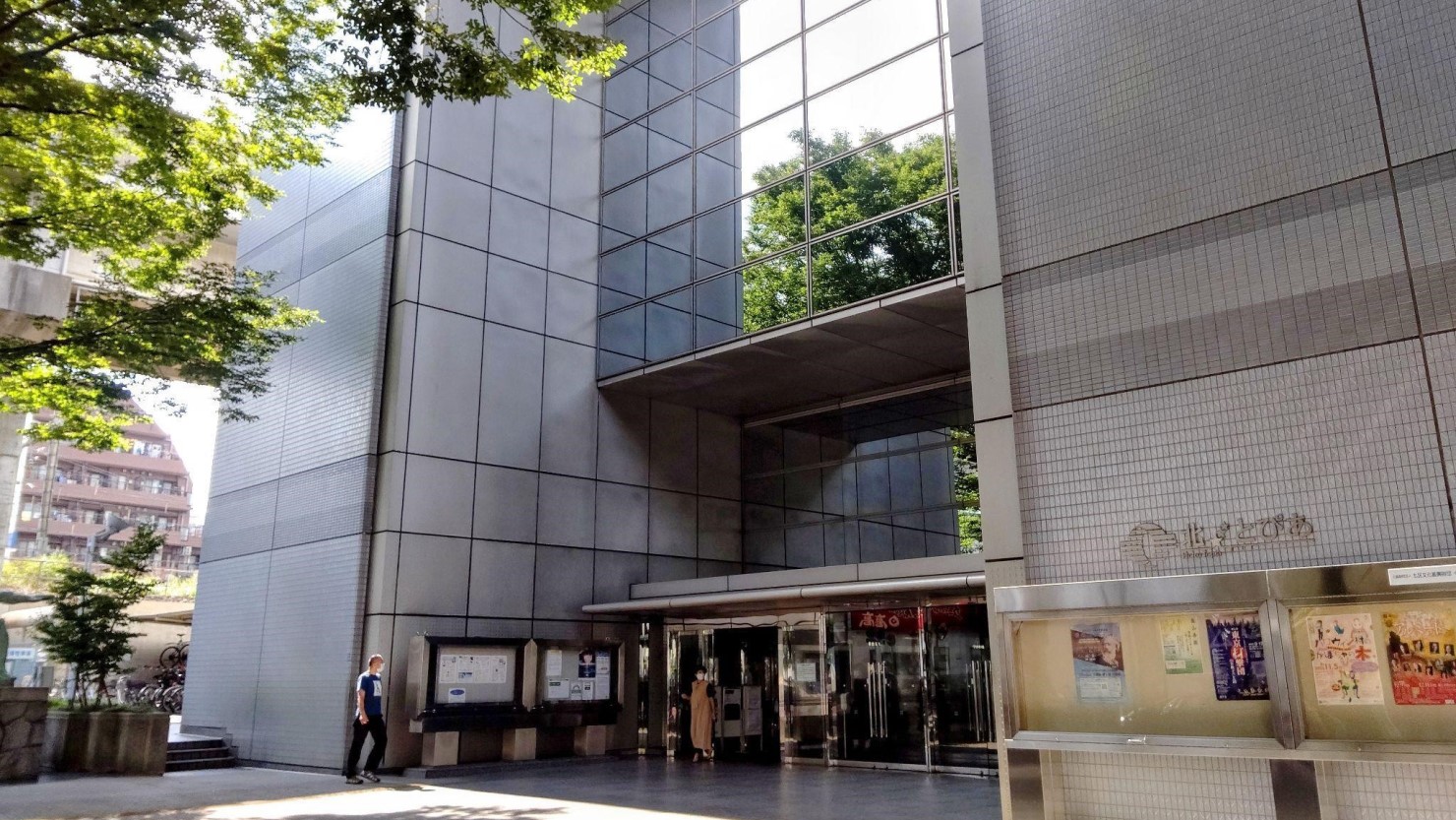 王子駅前にある複合文化施設の「北とぴあ」