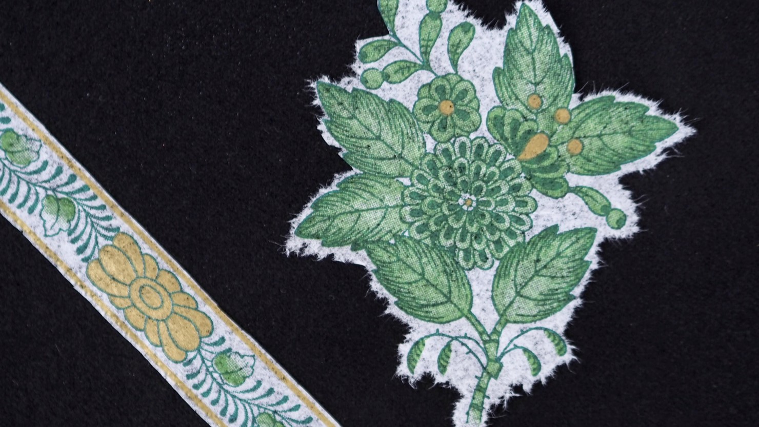 カットしたモチーフとライン