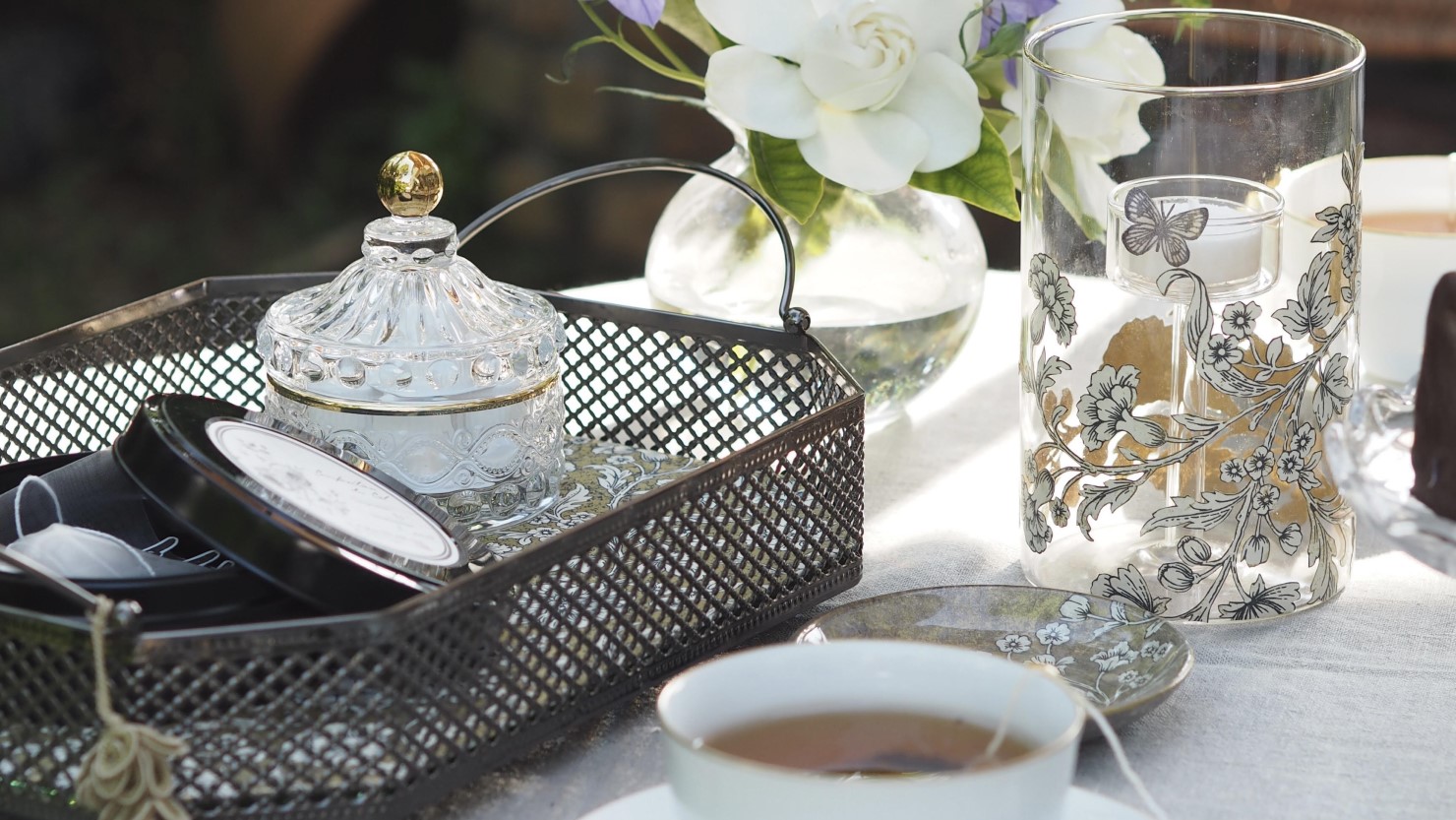 デコパージュした作品でお茶を愉しむ