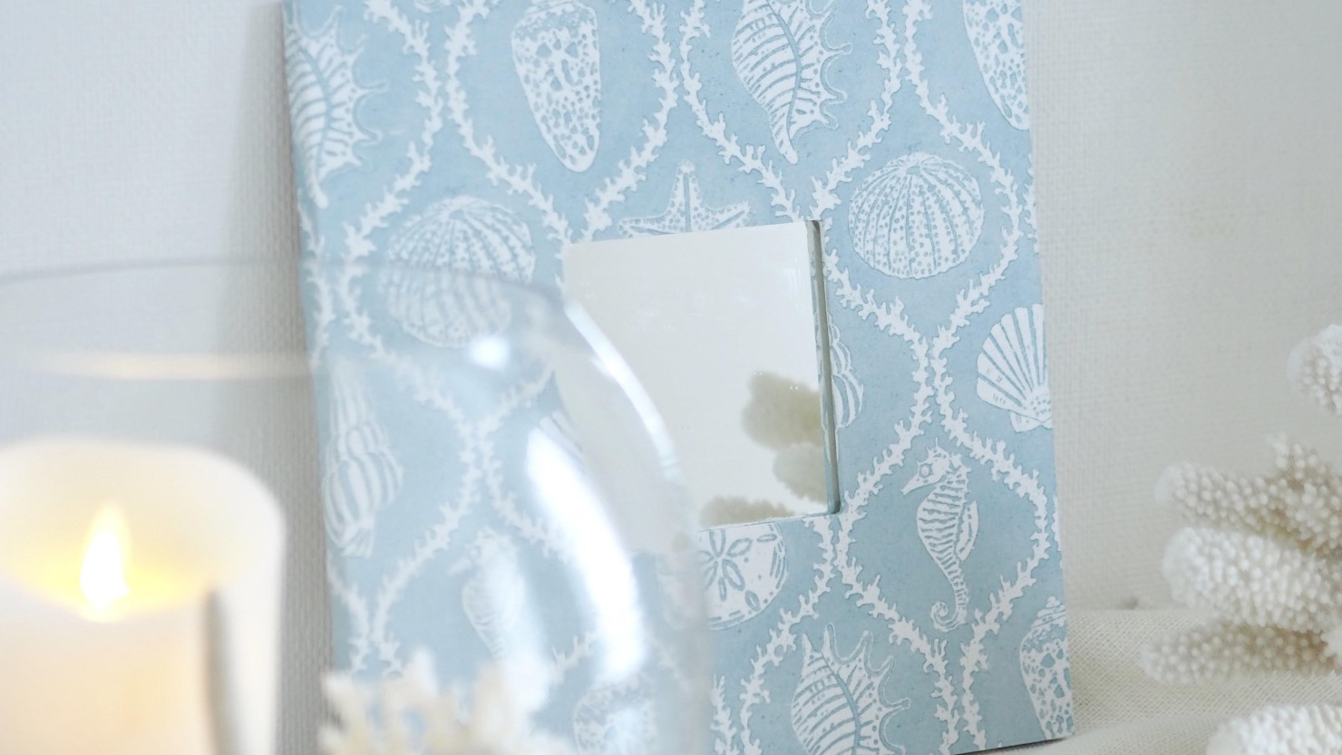 ウォールミラーにデコパージュ