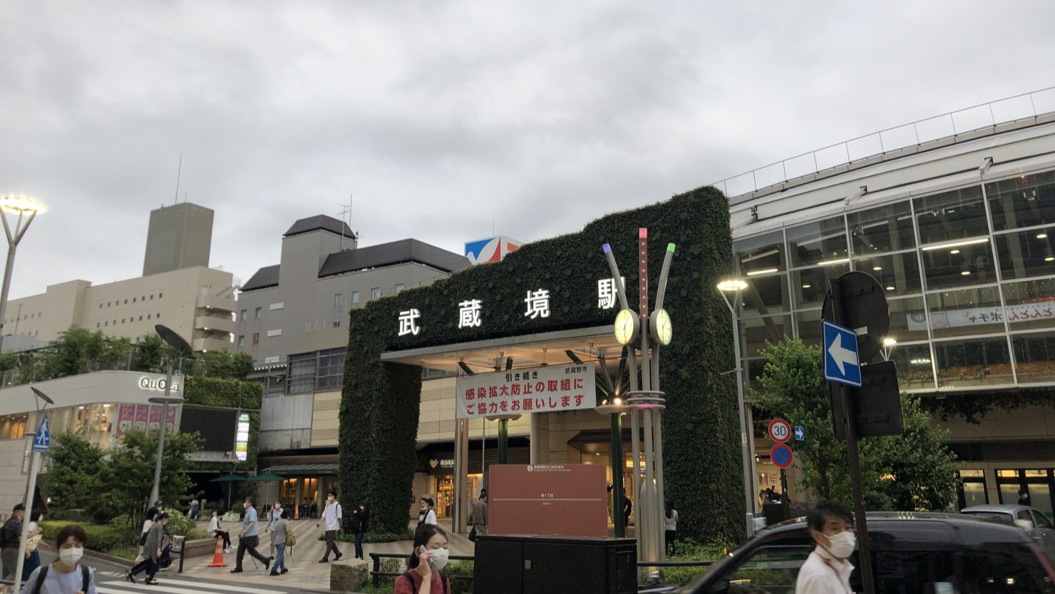 夕日の武蔵境住宅街 東京都「武蔵境駅」周辺の魅力と住みやすさを在住歴10年の私が紹介｜暮らし方から物件探し