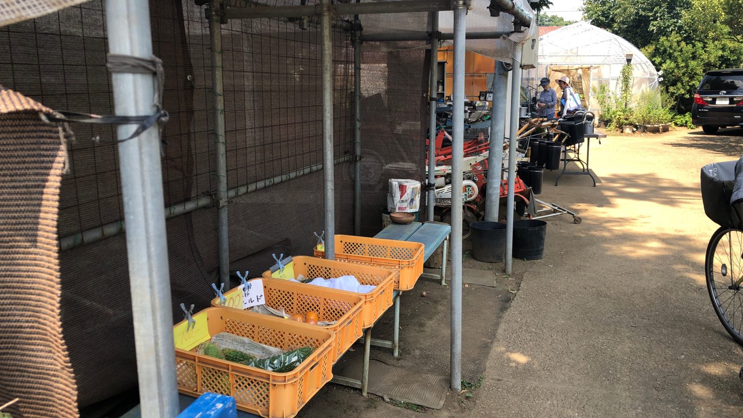 農家の庭先で売られる野菜
