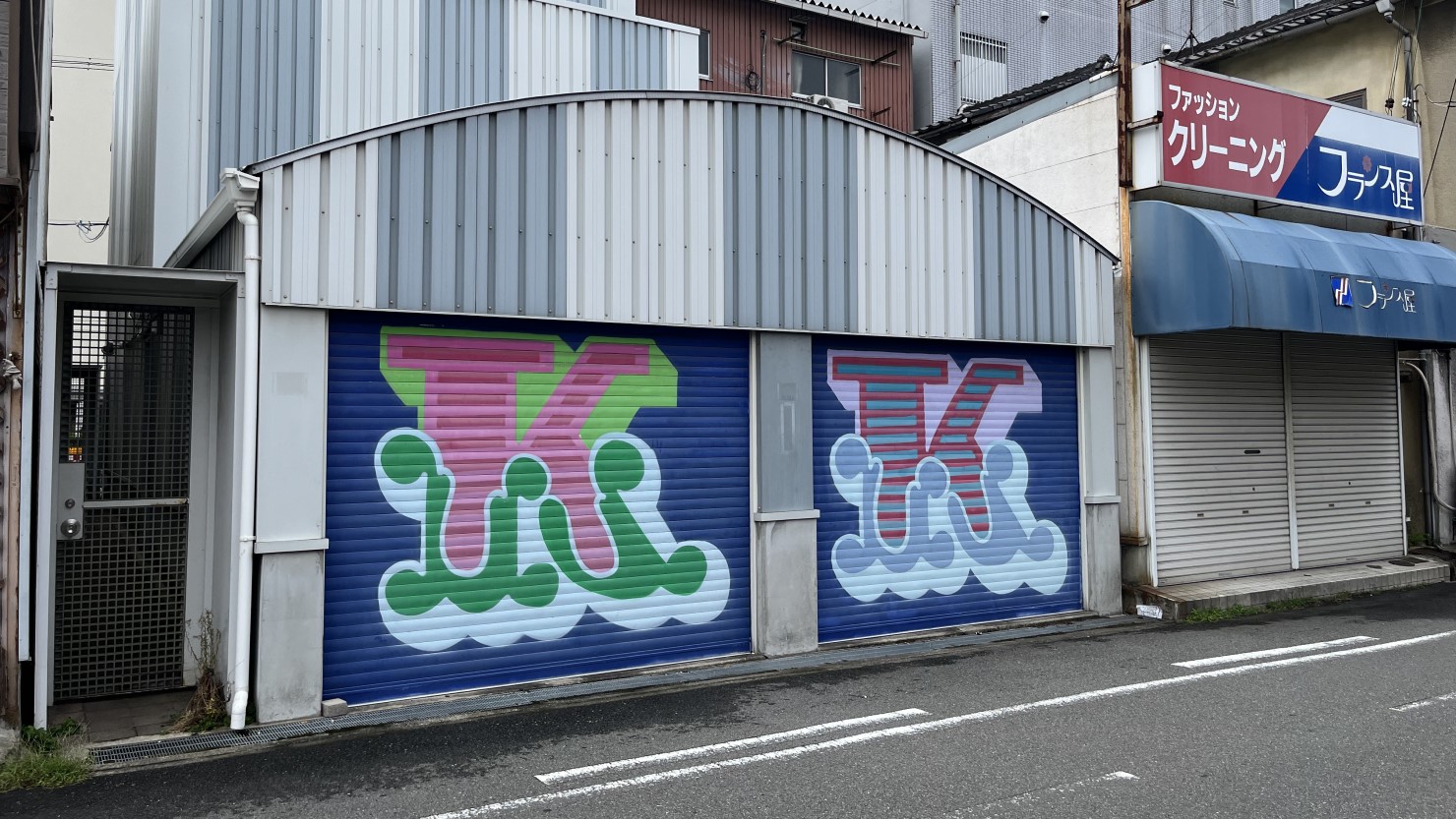 現在北加賀屋の町には約30のアート作品や壁画が点在する。写真はBen Eineによる作品