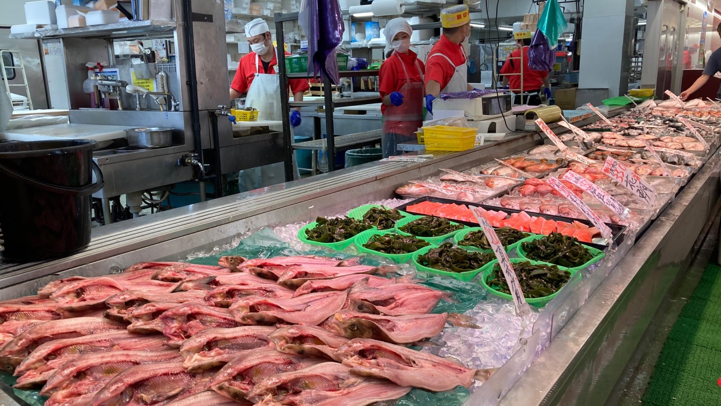 角上魚類店内の様子