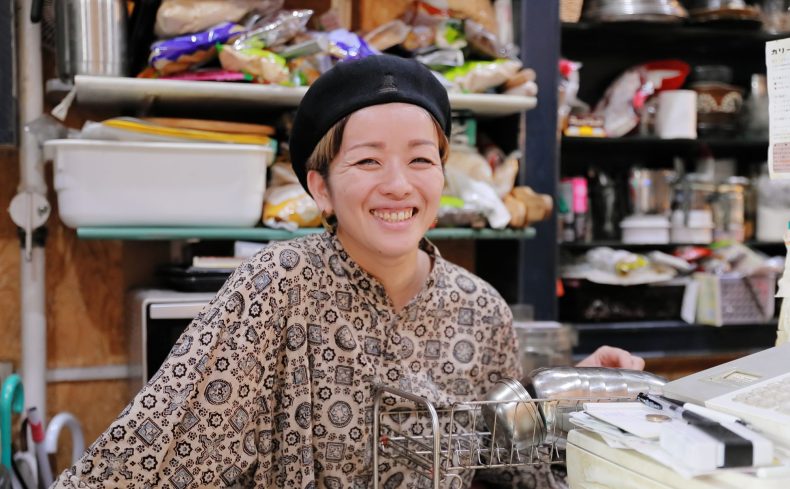 大阪・中崎町「サッチェズカリー」店主に聞く、自分のペースで歩める街の魅力、～店から広がる街の姿～