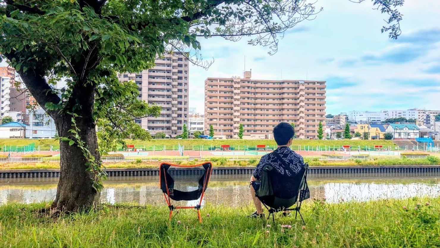 赤羽の街と新河岸川を眺められる「荒川赤羽桜堤緑地」