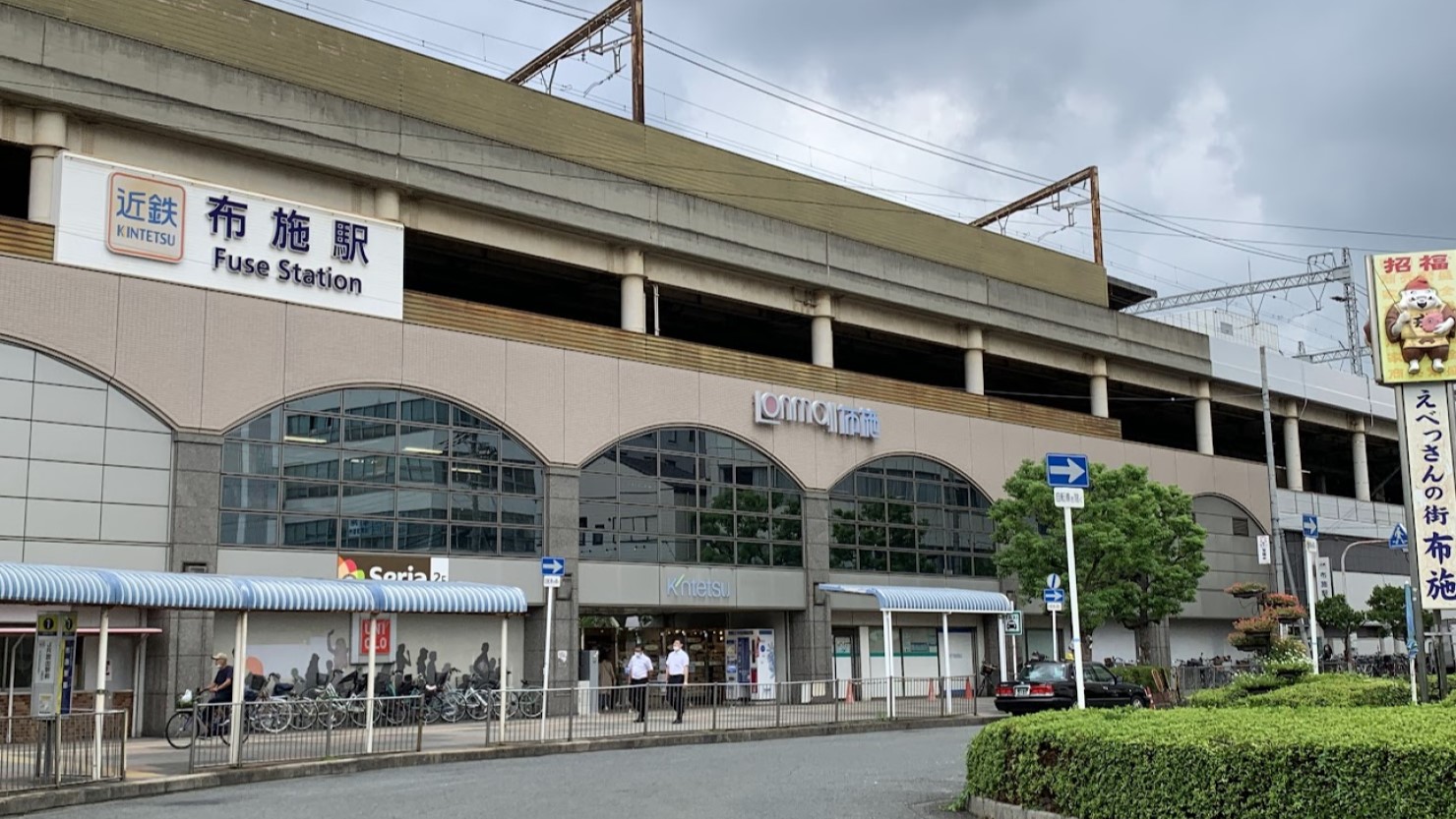 布施駅前の様子
