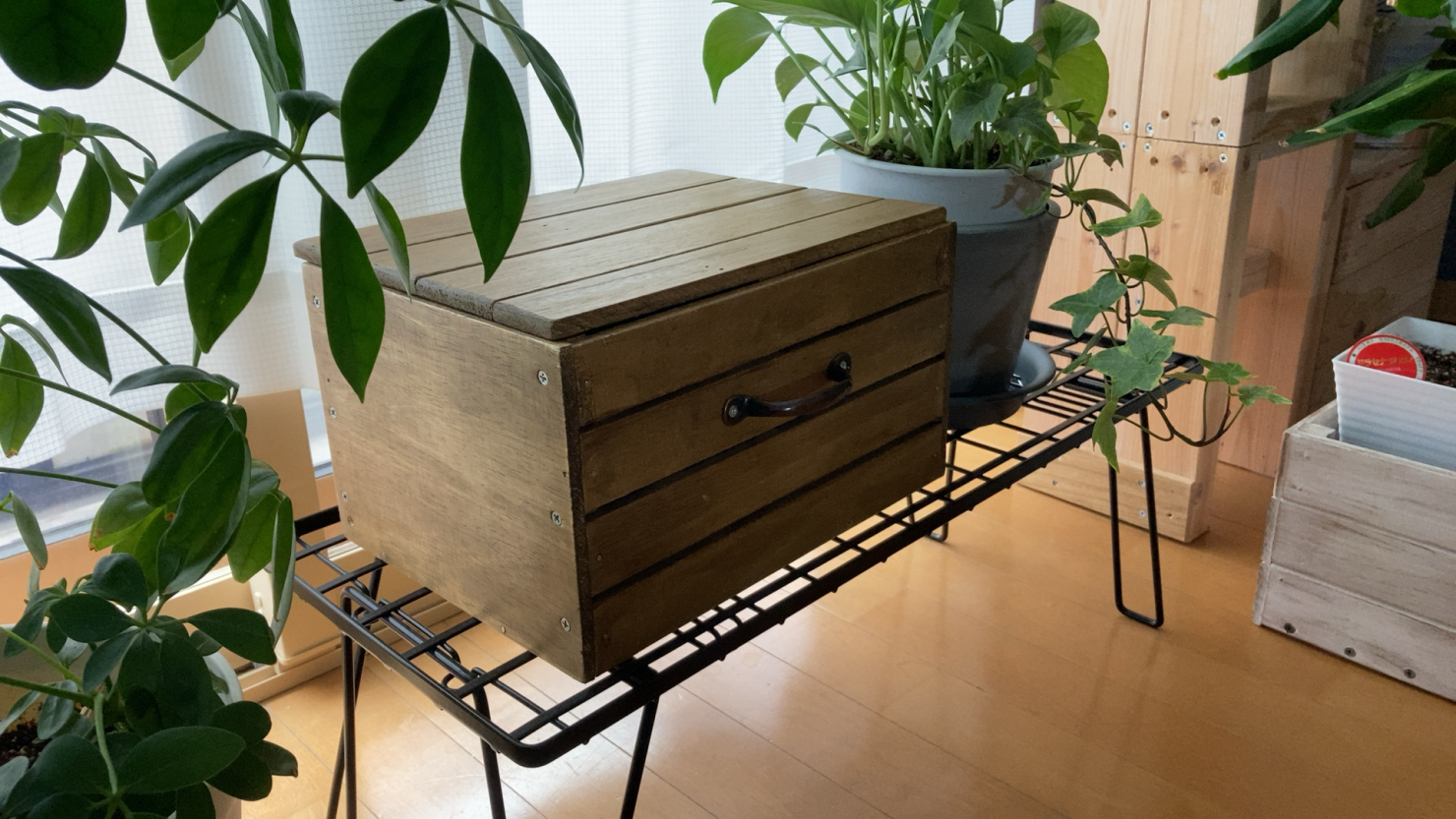 バラしたスノコの木材で作った木箱