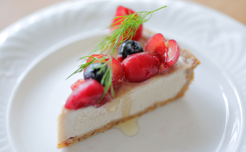 茨木市のカフェ「宇」で過ごす、特別なひととき。野菜のちらし寿司とローケーキを味わう