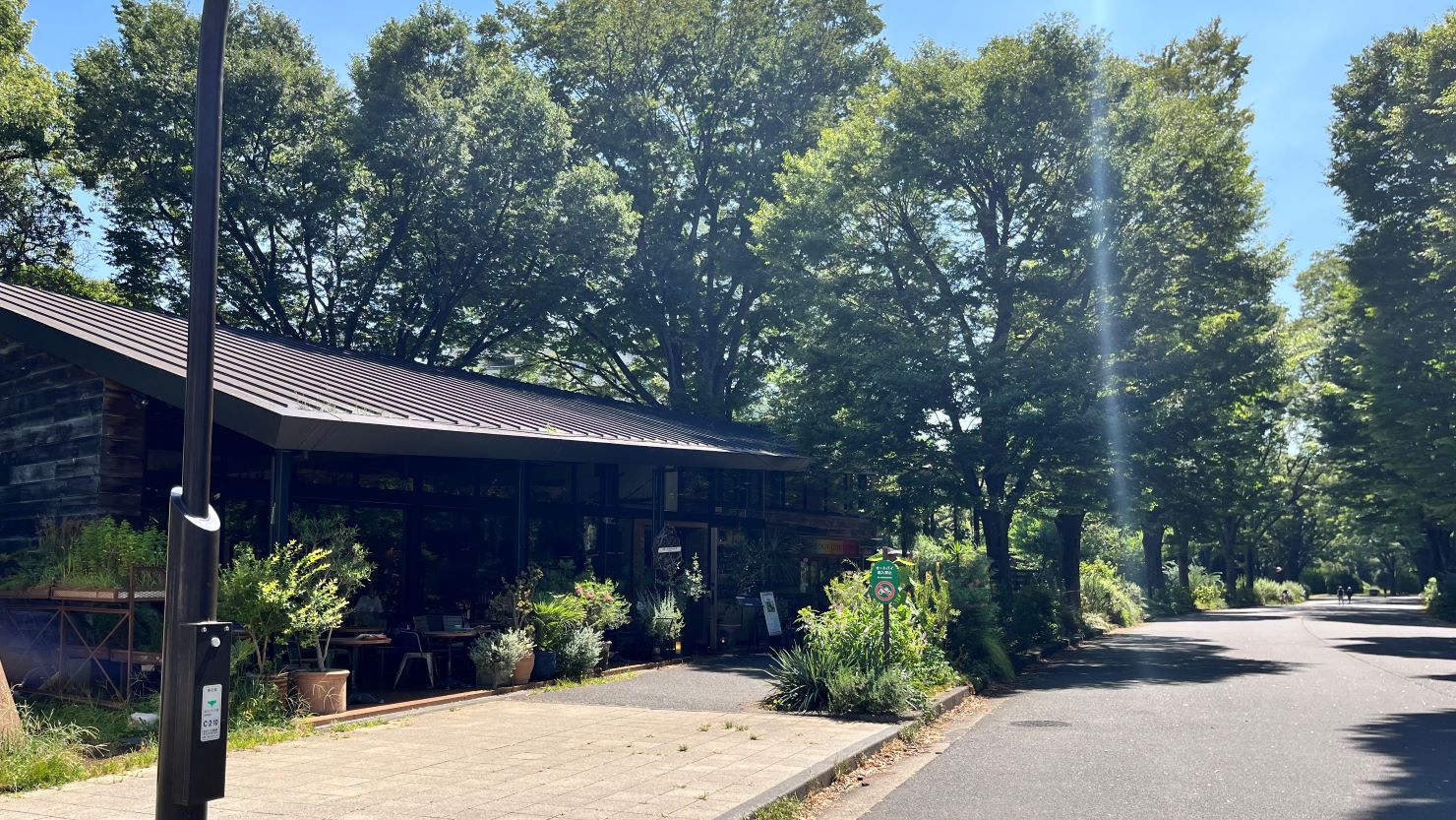 駒沢公園西口にあるカフェ「Mr.FARMER」