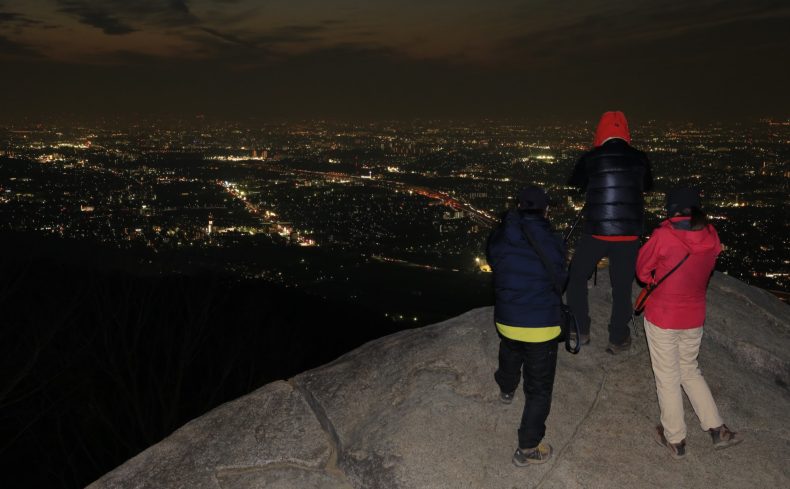 「ナイトハイク」への誘い。登山歴17年の夜景登山家が夜の山の魅力を紹介