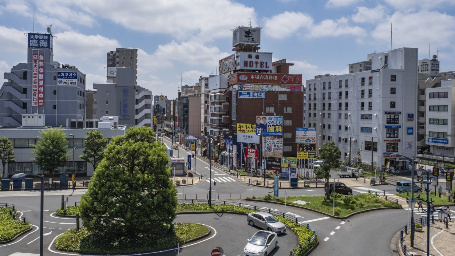 新松戸駅前の街並み