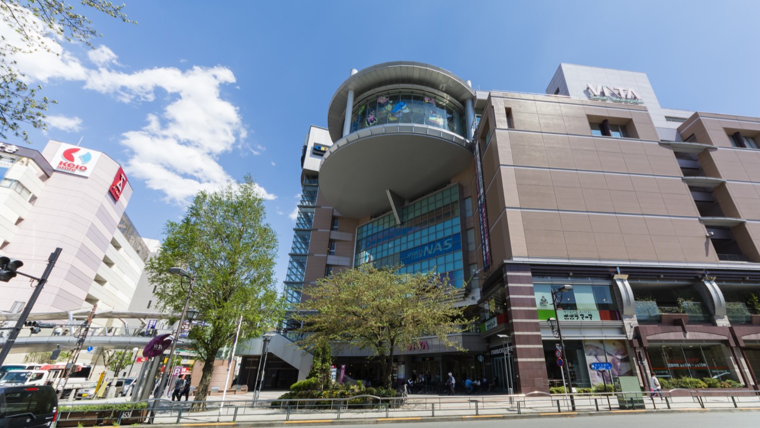 聖蹟桜ヶ丘駅前の風景