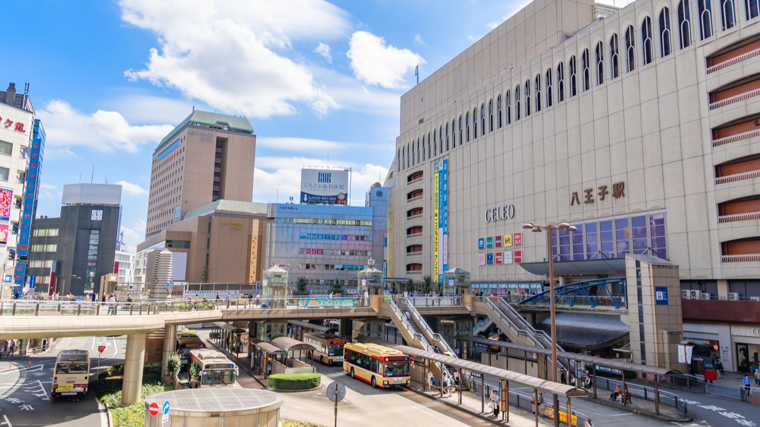 八王子駅の駅前風景