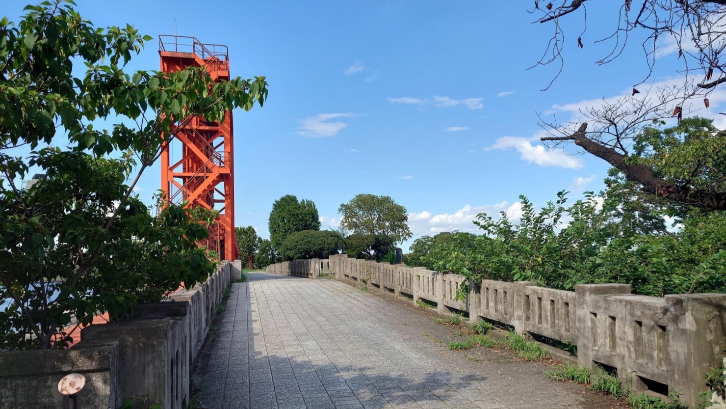 石橋を渡ると中之島