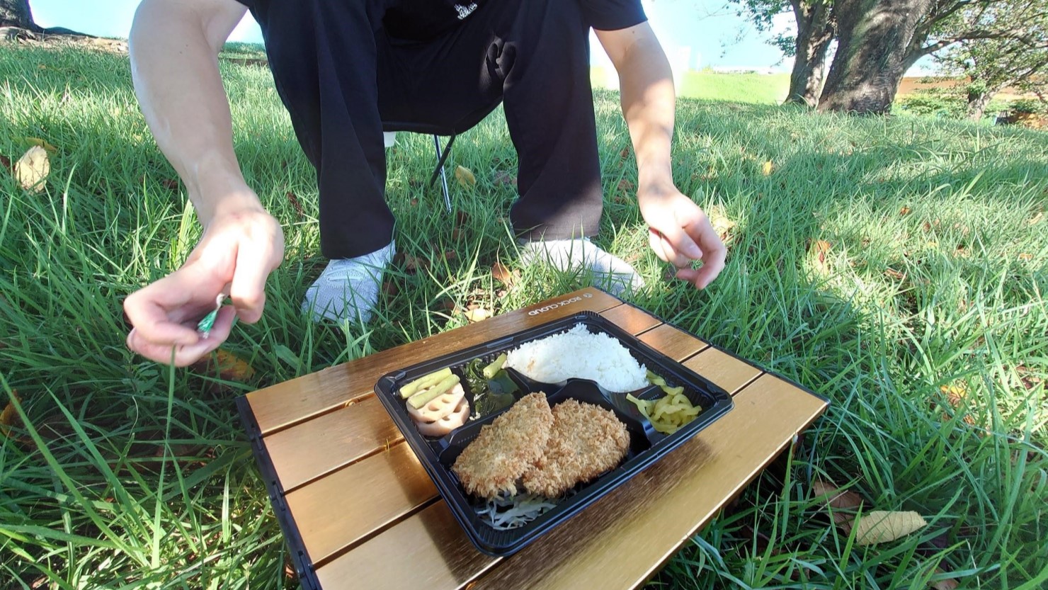 赤羽桜堤緑地で楽しむ鯵家のアジフライ弁当