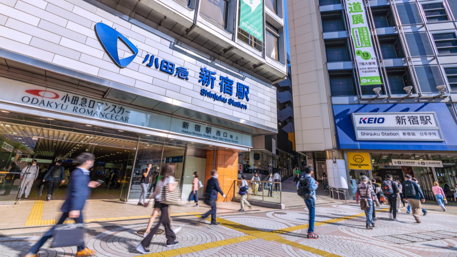 小田急線は新宿駅を起点に各方面へ広がる