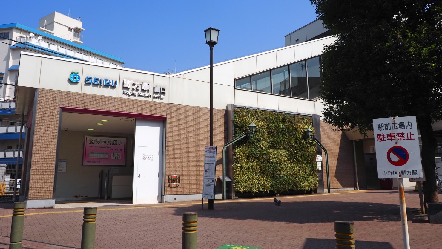 活気あふれる商店街が魅力の野方駅