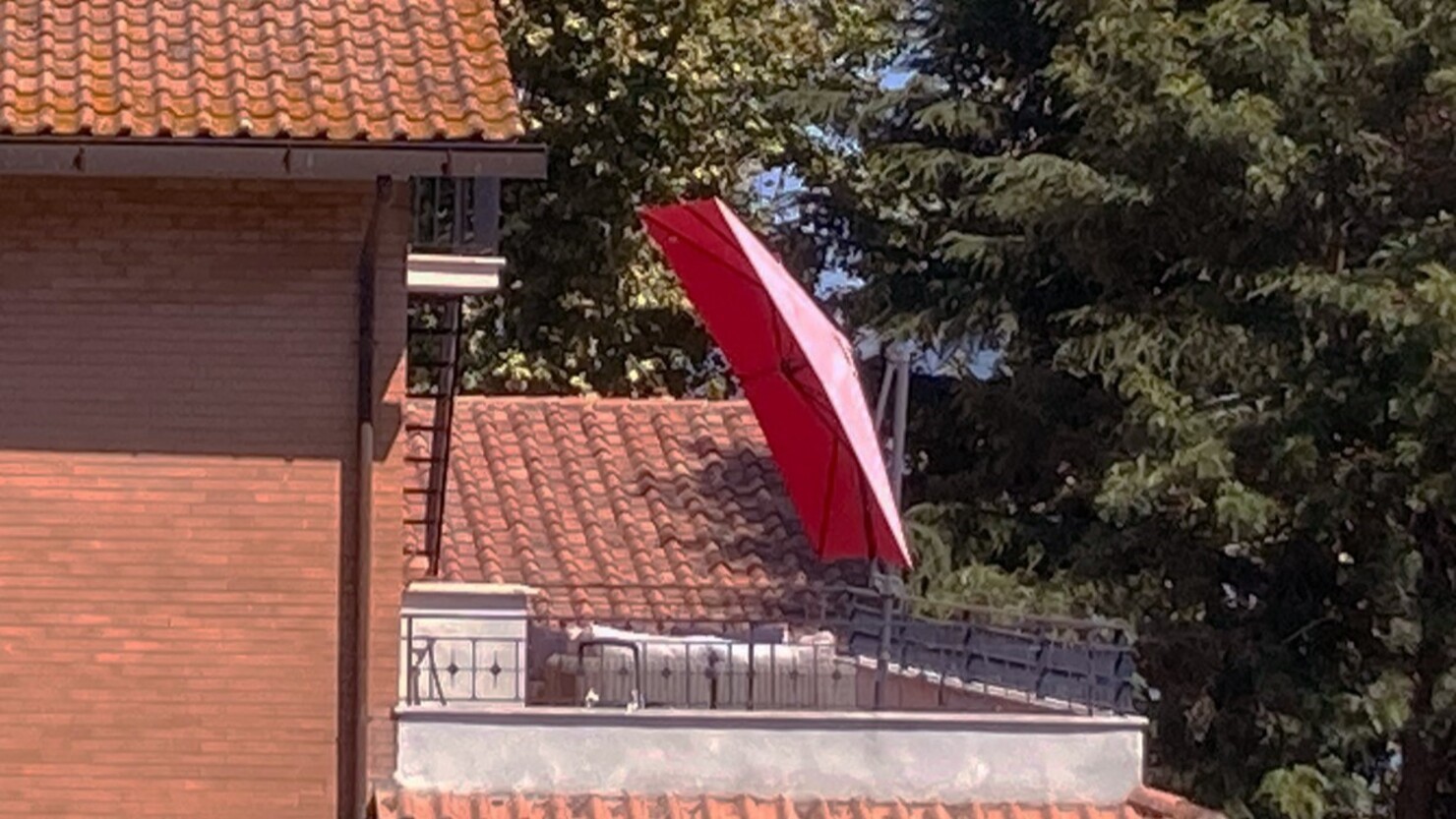 夏の時季はベランダやテラスをフル活用するのがイタリア式　　　　　　　　　　　　　　　　　　　© Attico