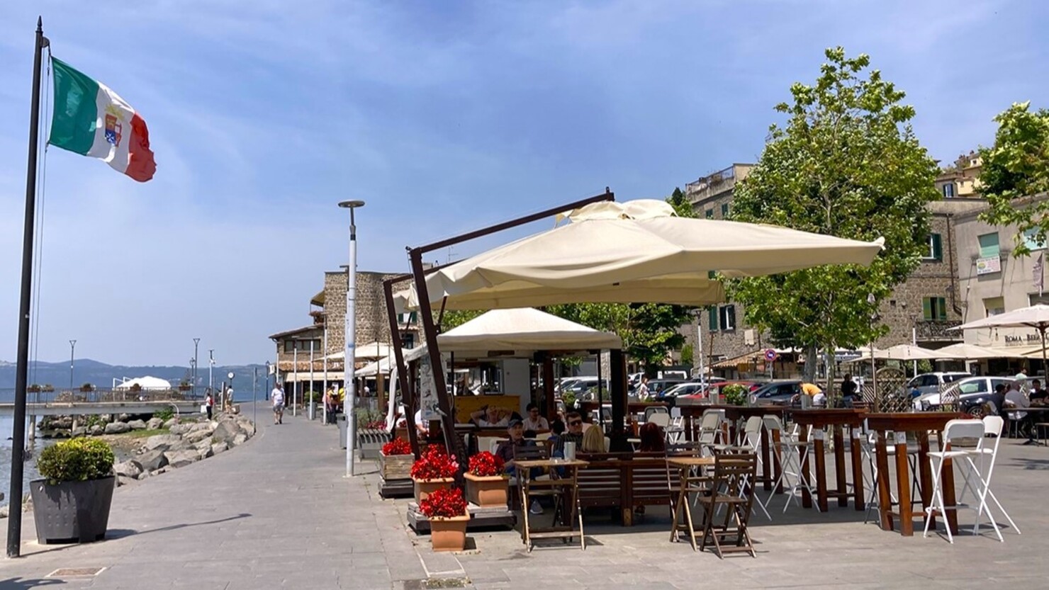 屋外スペースのあるお店は人気が高い　　　　　　　　　　　　　　　　　　　　　　　　　　　© Attico