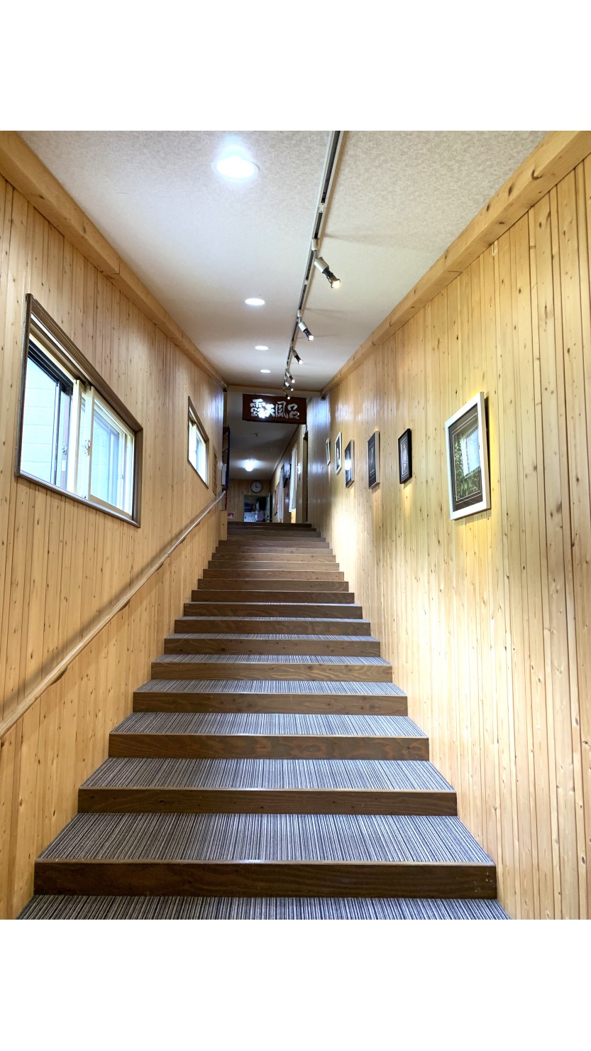 浴室は建物の2階にある