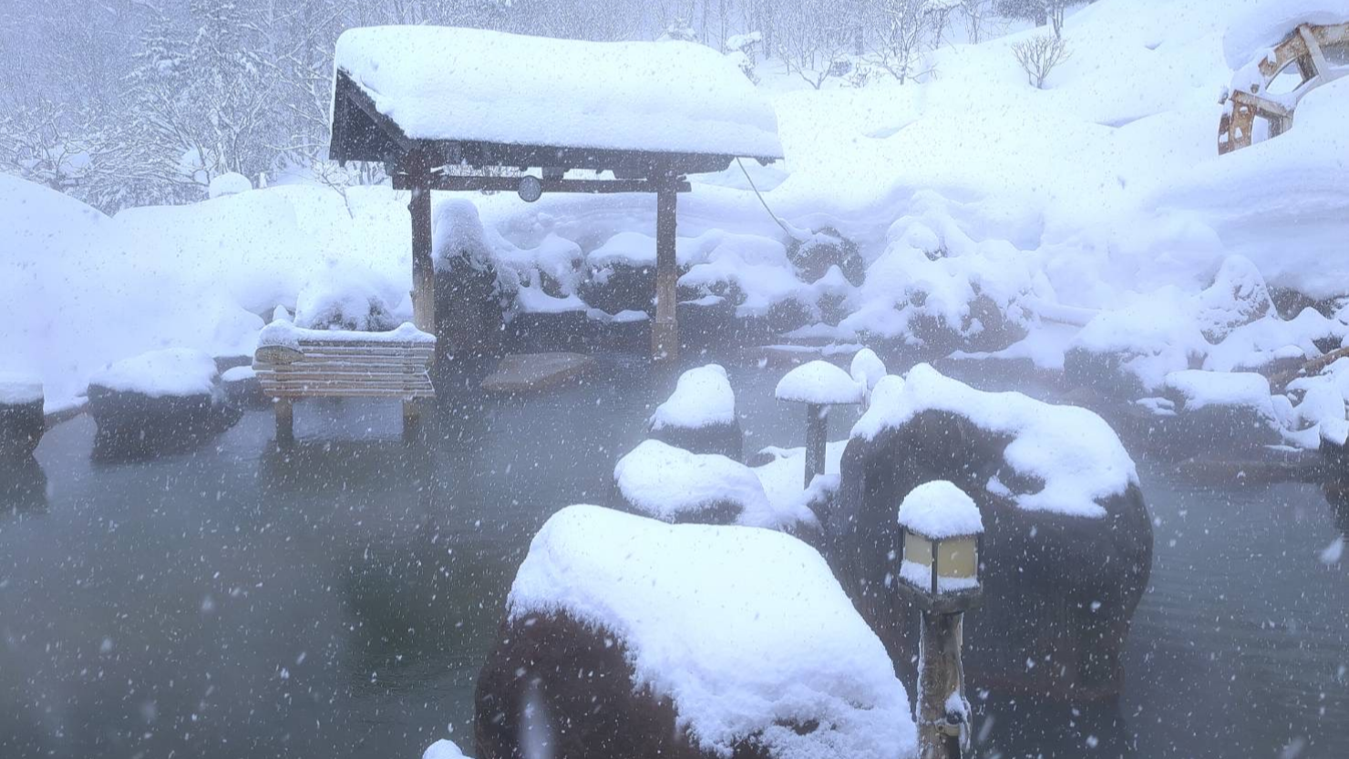 冬の期間も営業。雪見風呂も楽しめる（豊平峡温泉提供）