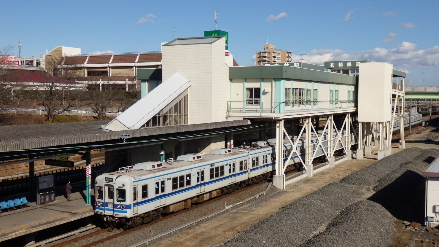 西白井駅と北総線の車両