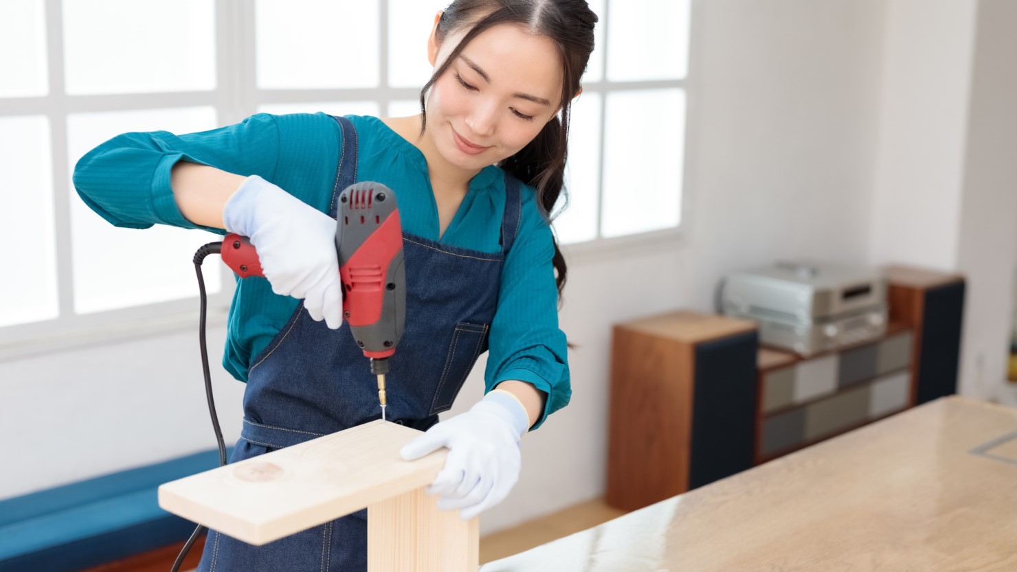 DIYを楽しむ女性