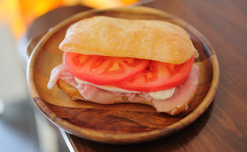 神戸・花隈で8年以上続く、パニーノ専門店「ポルトパニーノ」。イタリアのバールのように地元に愛される、お店の魅力