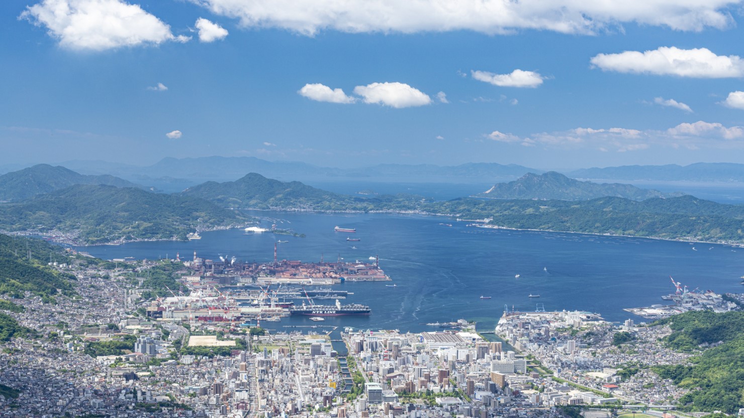 灰ヶ峰から望む呉市街