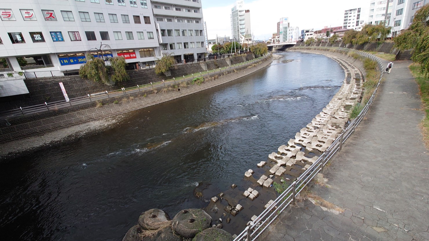 宇都宮駅前を流れる田川