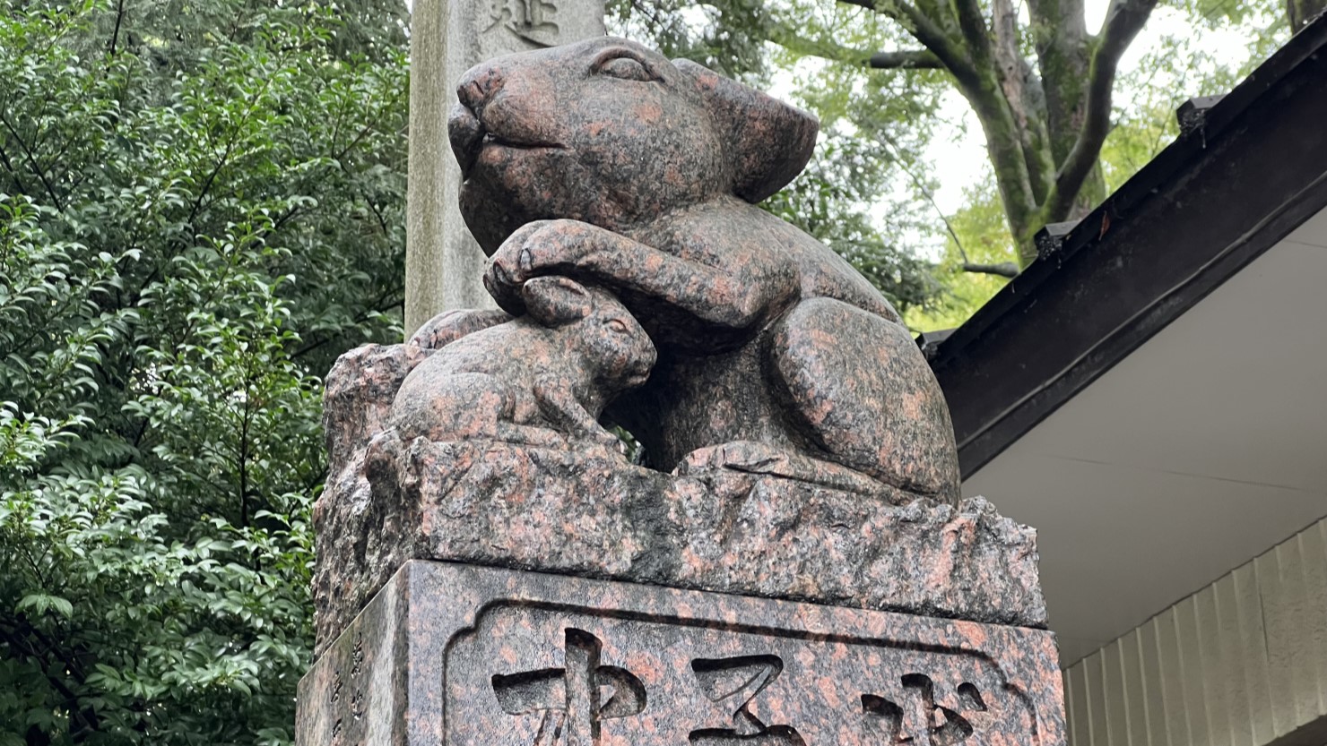 調神社のたるところにいる兎(2)