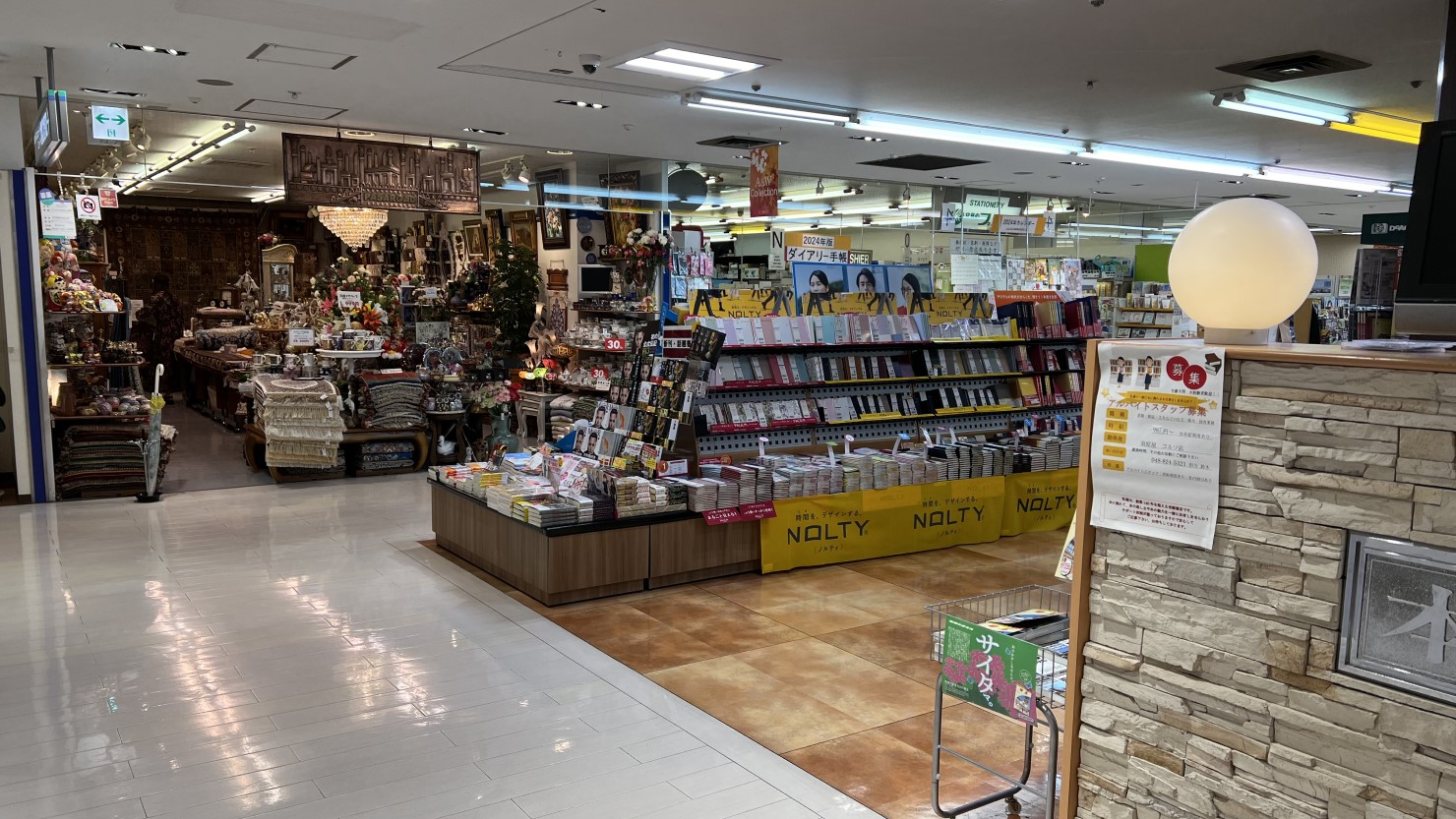 小さなお店が並ぶコルソ