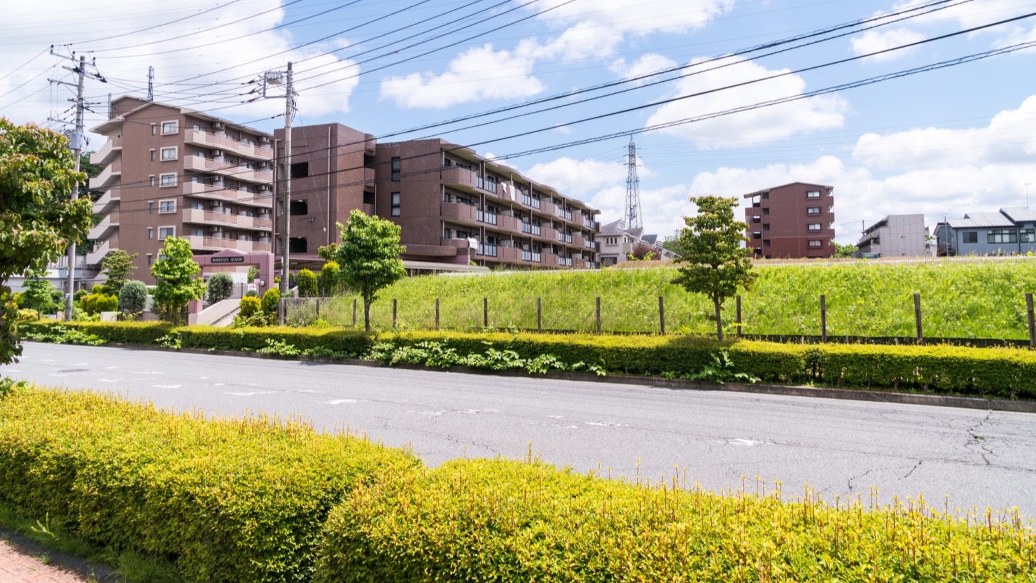 多摩境駅の東口風景