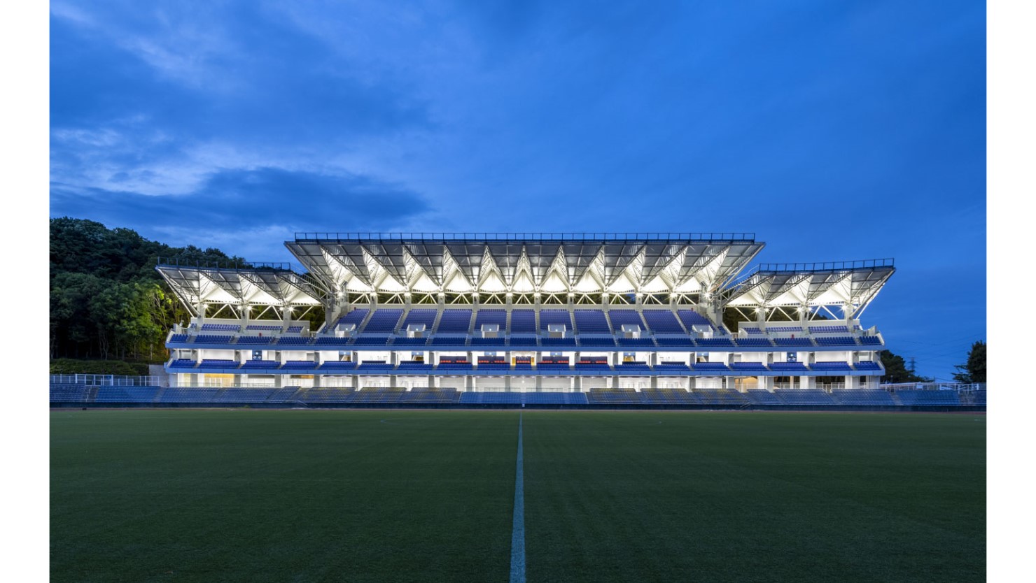 町田市を本拠地とするサッカーチーム「FC町田ゼルビア」のホームスタジアム、町田GIONスタジアム(町田市立陸上競技場)