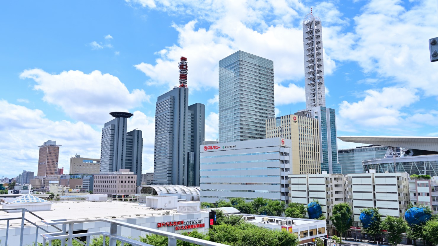 さいたま新都心駅東口デッキからの景色