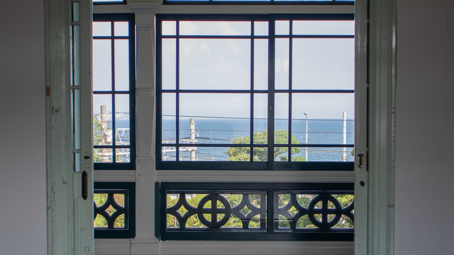 旧グッゲンハイム邸の2階から眺める海