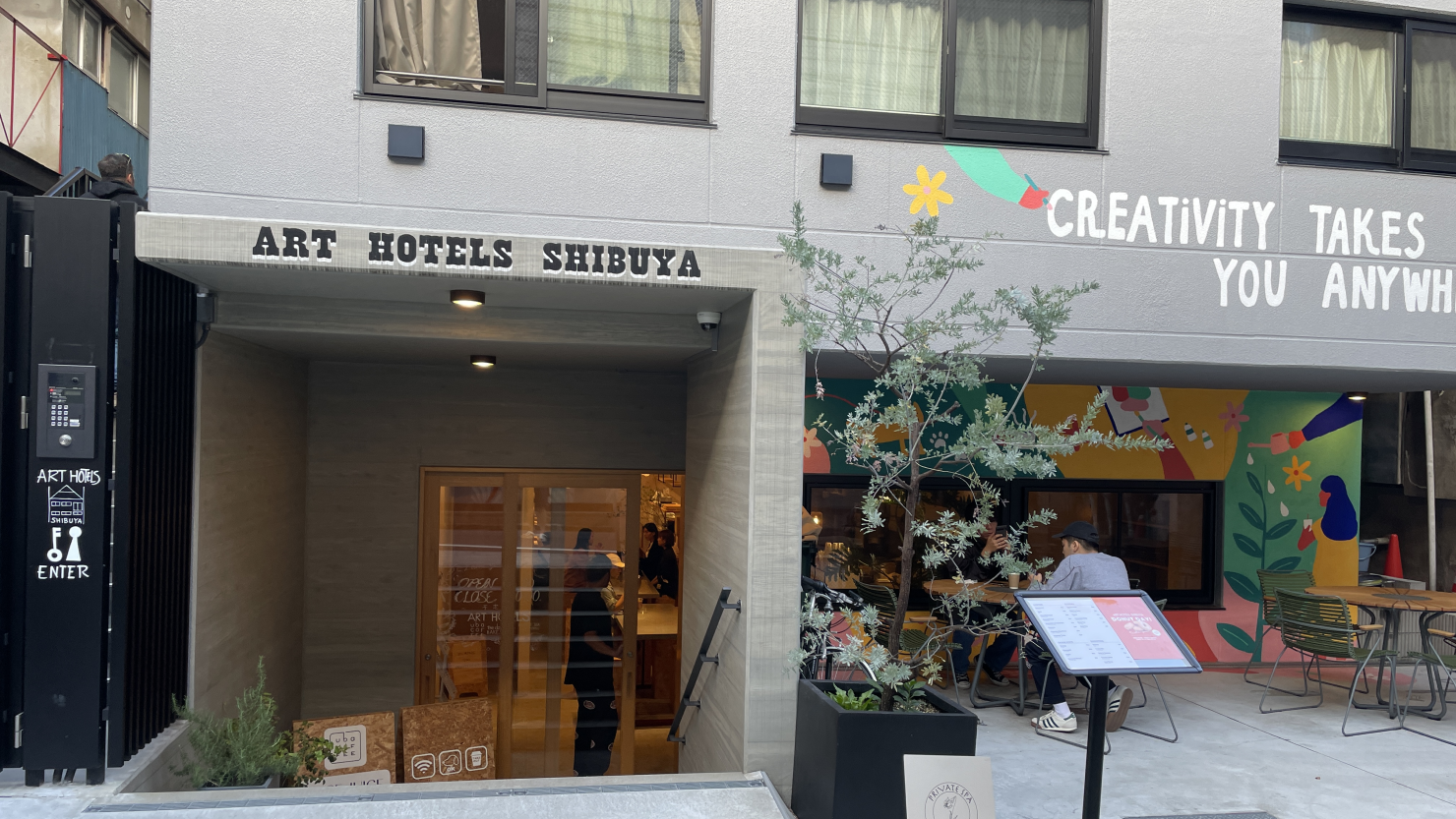 ART HOTEL SHIBUYAの入り口