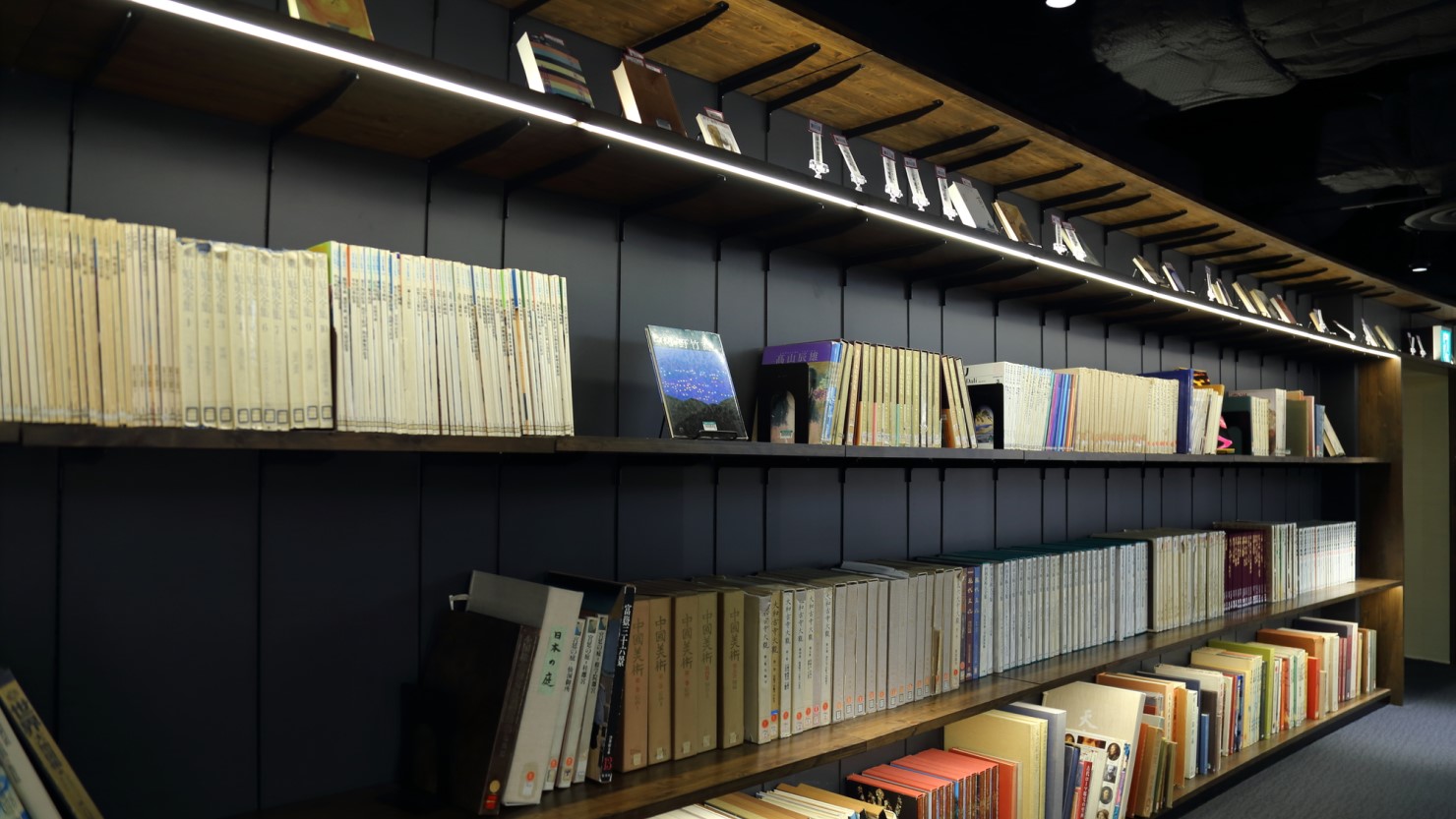 寝屋川市立中央図書館