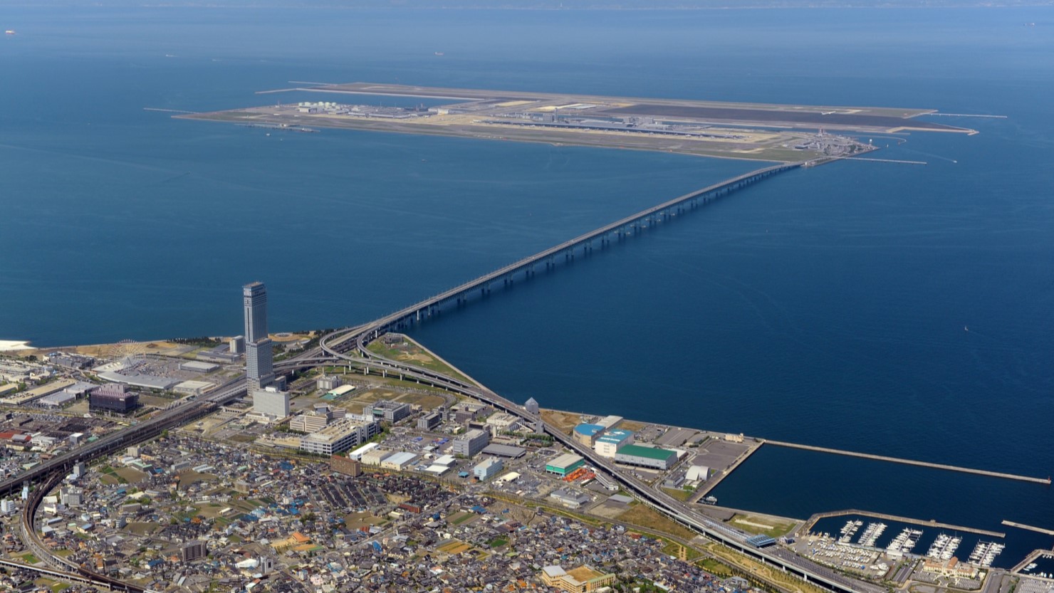 関西空港を空撮した写真