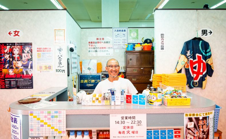 レトロでユニークな銭湯、大阪・千鳥橋の「千鳥温泉」が作る新しいローカルな町並み