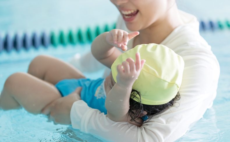 「ベビースイミング」の体験談。いつから始める？メリット・デメリットは？