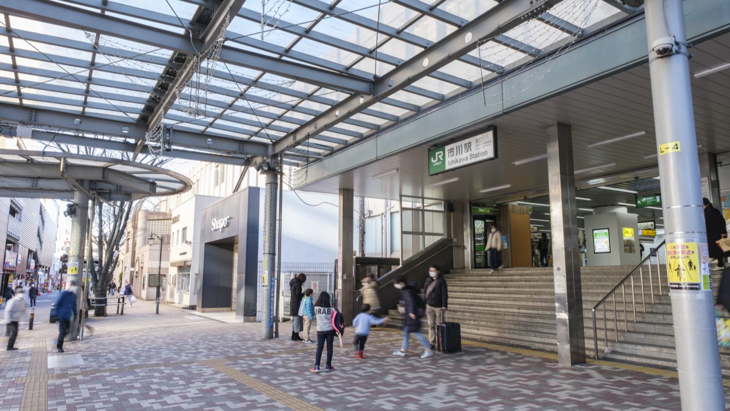 市川駅北口前